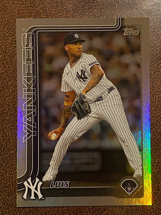 Luis Gil - 2025 Topps Series 1 - Rainbow Foil - Yankees