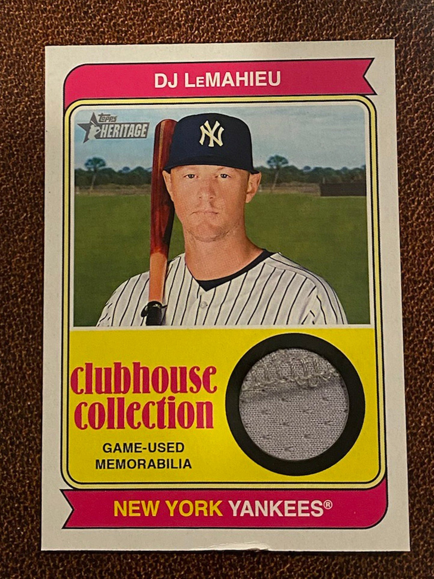 DJ LeMahieu (Damaged) - 2023 Topps Heritage - Game-Used Relic - Yankees