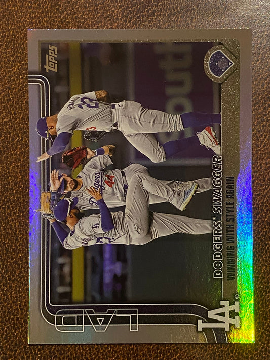 Los Angeles Dodgers - 2025 Topps Series 1 - Rainbow Foil - Dodgers