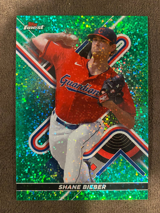 Shane Bieber - 2022 Topps Finest - Green Speckle /125 - Guardians