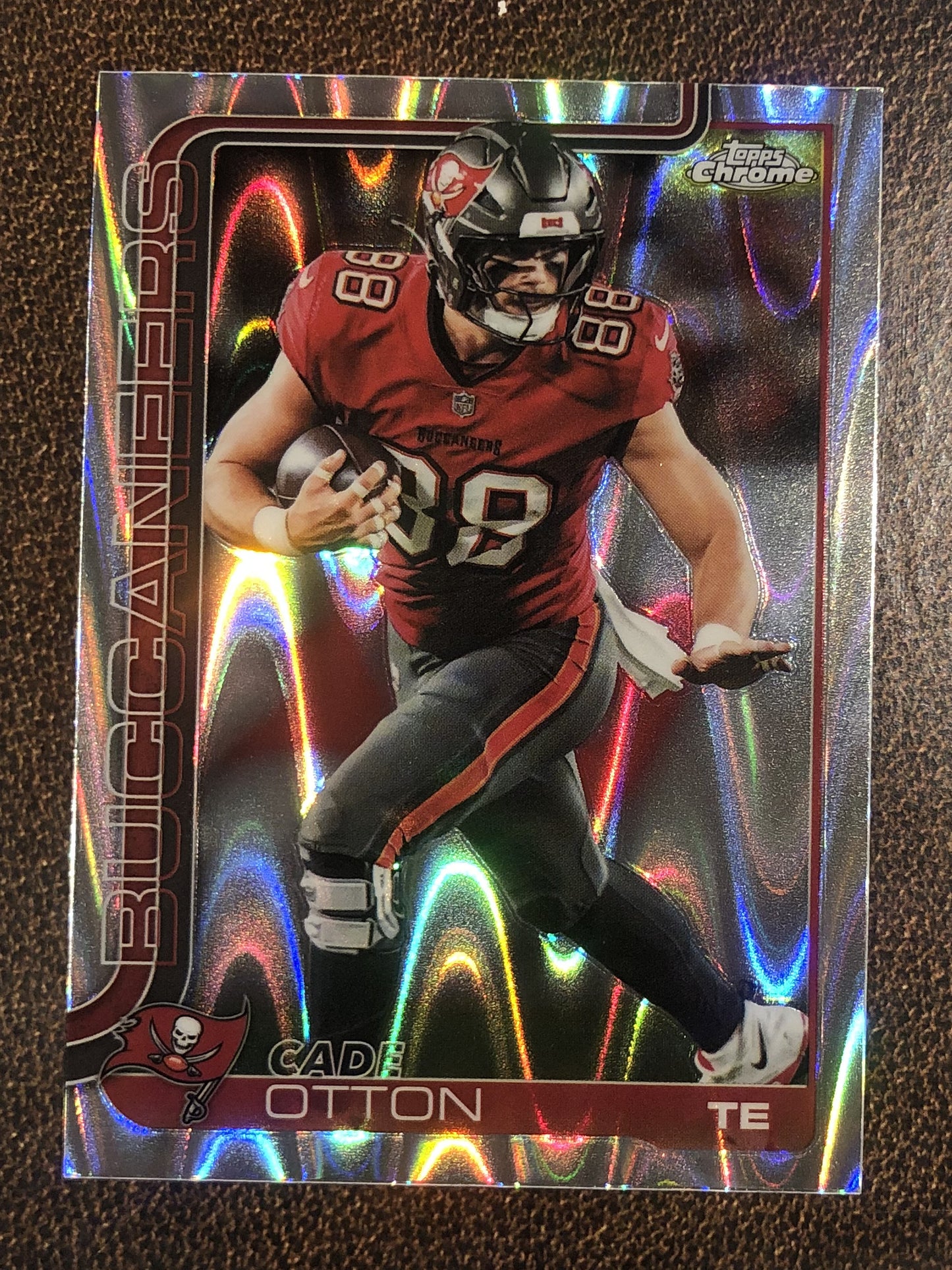 Cade Otton - 2025 Topps Chrome - Raywave Refractor - Buccaneers