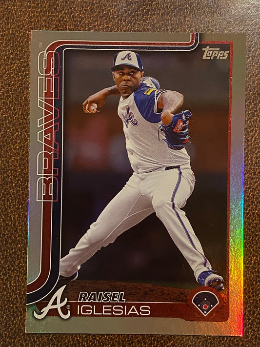 Raisel Iglesias - 2025 Topps Series 1 - Rainbow Foil - Braves