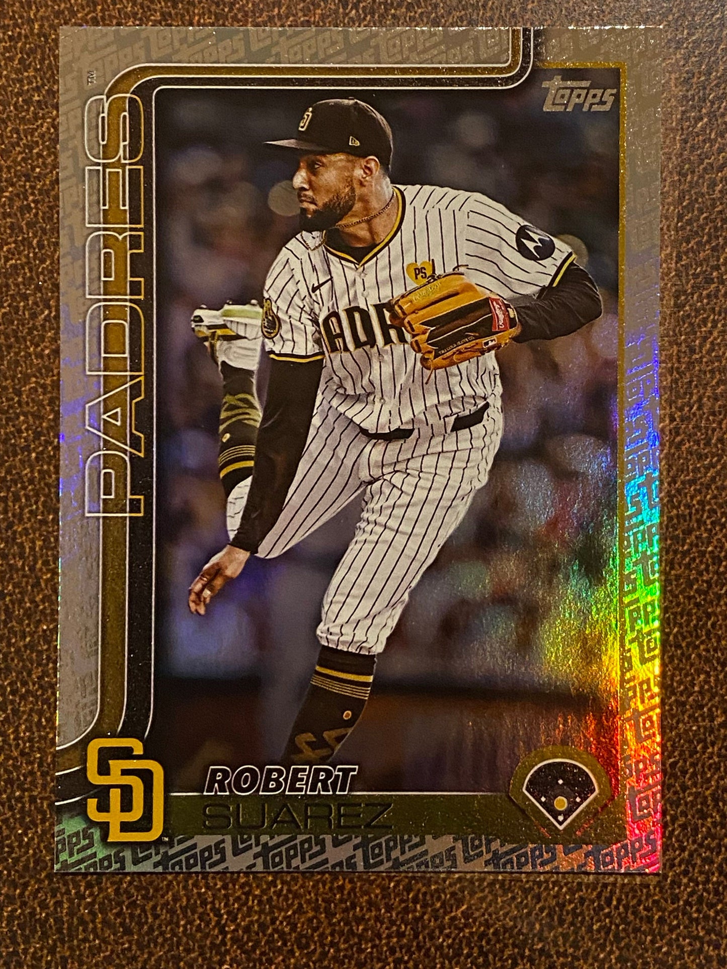 Robert Suarez - 2025 Topps Series 2 - Fanatics Exclusive Topps Foil Border - Padres