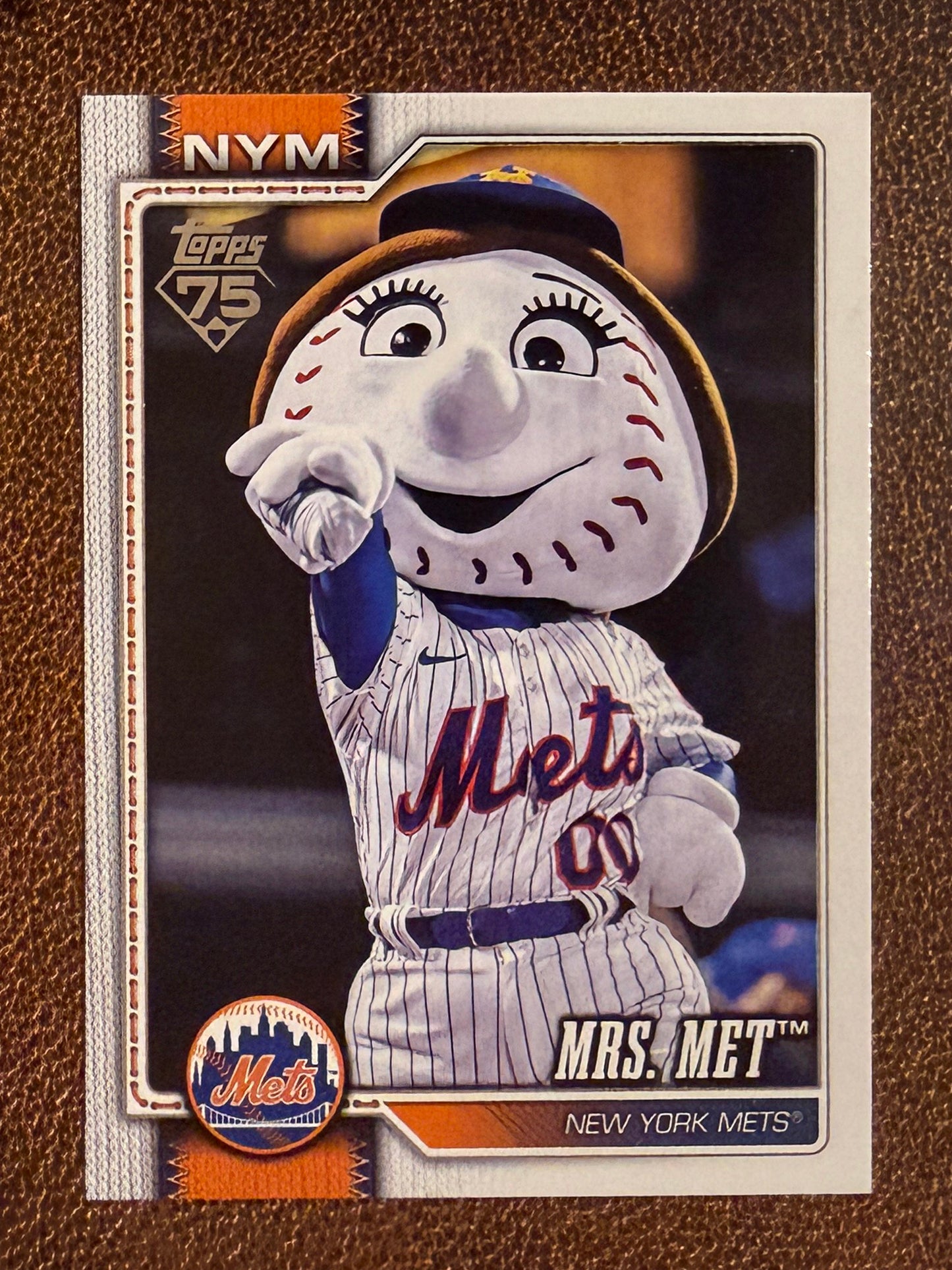 Mrs. Met - 2026 Topps Series 1 - Mascots Insert - Mets