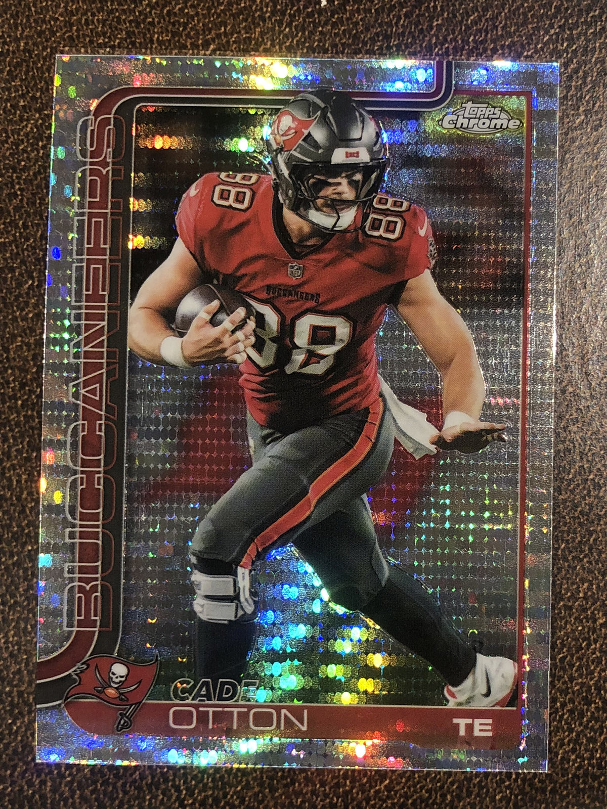 Cade Otton - 2025 Topps Chrome - Prizm Refractor - Buccaneers