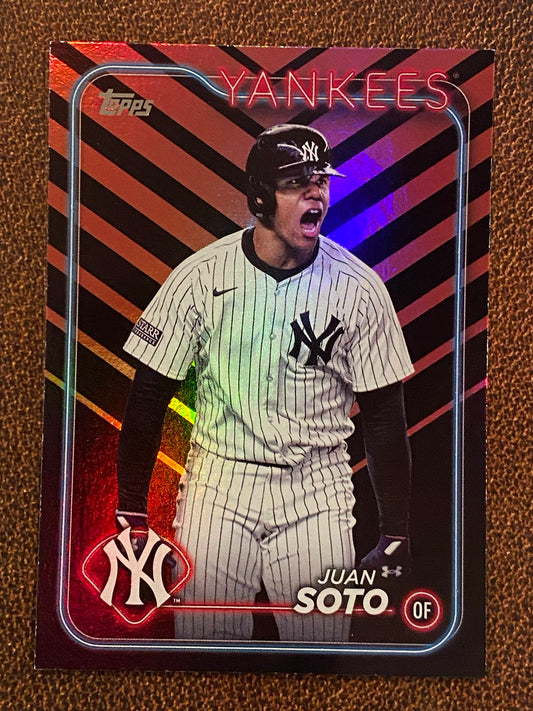Juan Soto - 2024 Topps Update - Holiday Parallel - Yankees